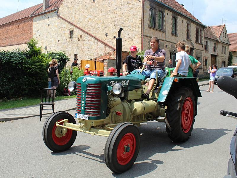 Na Hředelské traktoriádě návštěvníci obdivovali hlavně zetory