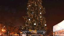Slavnostní rozsvícení vánočního stromu na Husově náměstí v Rakovníku.