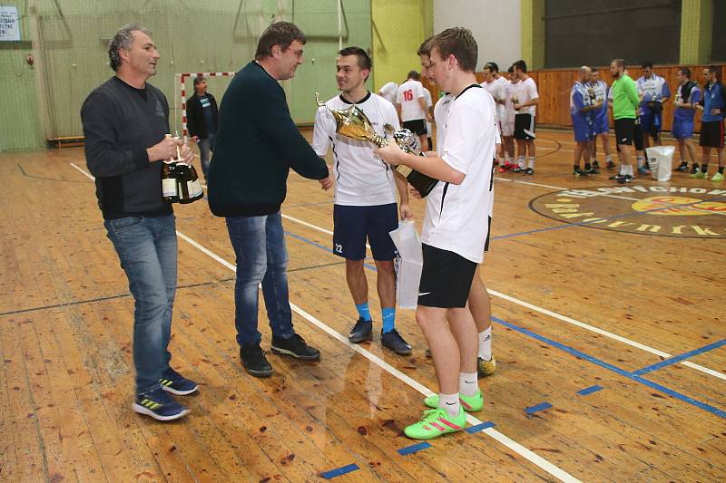 Dvaadvacátý ročník Viola Cupu ovládl Redoby team. O jeho vítězství rozhodly až penalty.