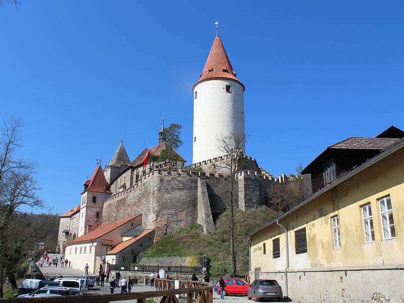 V Hradní kapli se sešli s návštěvníky Kasteláni Karlštejna