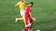 Zavidov (v červeném) sice bojoval a vedl 2:0, ale dál v poháru jdou Tuchlovice, vyhrály 5:2. 