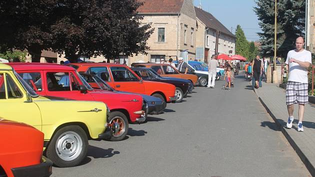 Jízda historických vozidel do vrchu Džbán