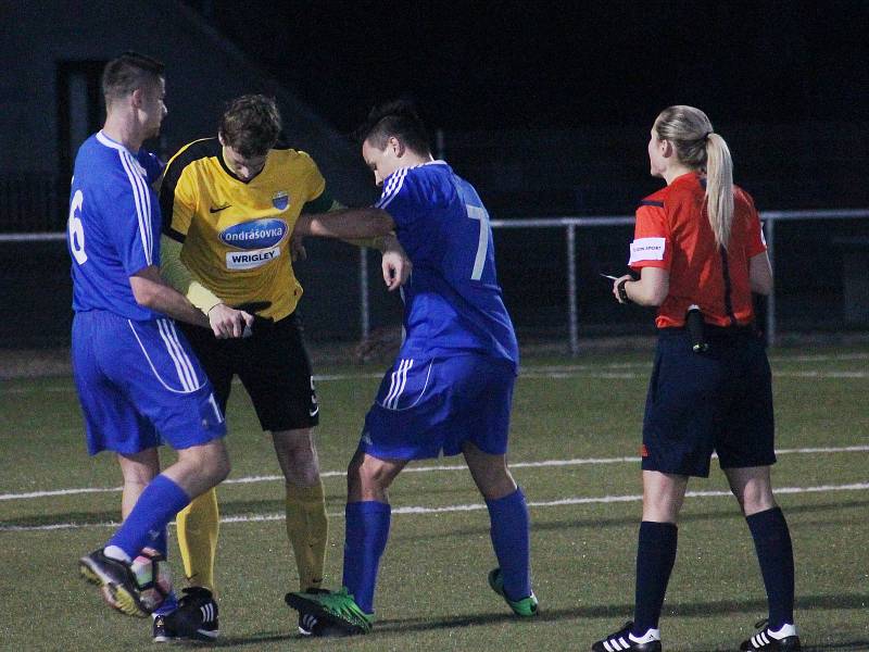 Fotbalisté Nového Strašecí v prvním jarním kole krajského přeboru prohráli s Poříčím 1:3.