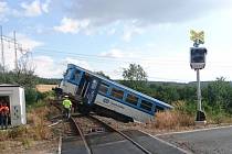 Střet vlaku s dodávkou na přejezdu na Rakovnicku.