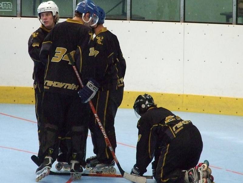 Finále I. ligy inline hokeje. Mistrem se stal Rakovník, zlatý gól vstřelil J. Pospíšil