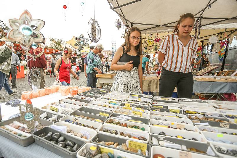 Husovo náměstí zaplnily atrakce. První zářijový týden totiž v Rakovníku totiž patří tradičnímu posvícení.