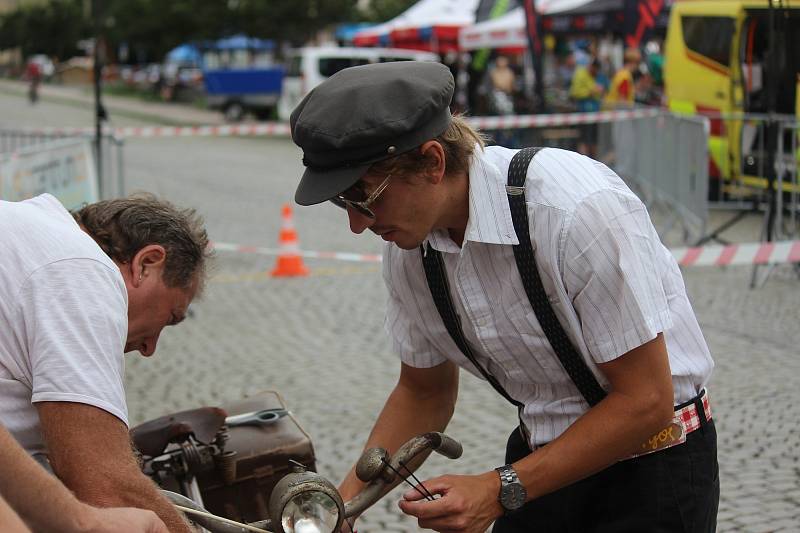 Při závodu historických kol šla výhra stranou. Šlo o to si jízdu užít.