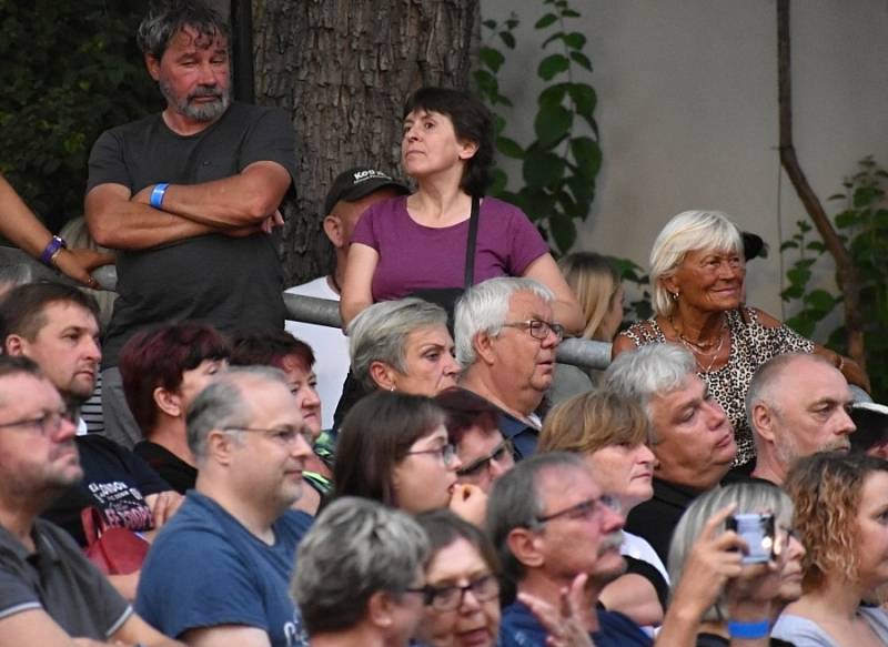 Koncert legendární rockové skupiny Olympic si přišlo do Letního kina v Rakovníku poslechnout šest set Rakovničanů.