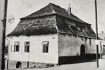 Pozdně barokní dům čp. 133 zvaný též jako Česká chalupa byl postaven v druhé polovině 18. století.