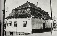 Pozdně barokní dům čp. 133 zvaný též jako Česká chalupa byl postaven v druhé polovině 18. století.