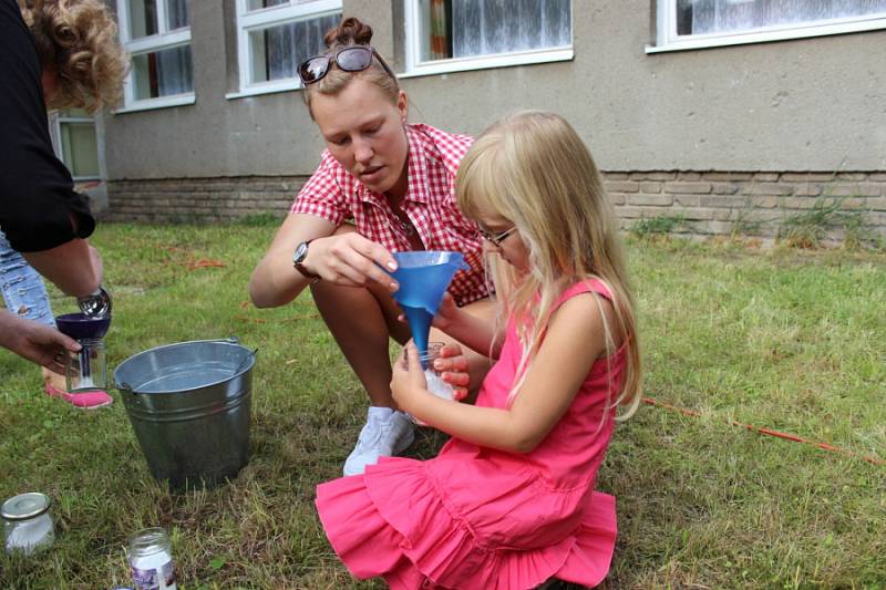 Levné a snadno dostupné ingredience, jednoduchý postup a radost z vlastní tvorby. To všechno navíc s ohledem na přírodu. Právě takový byl sobotní workshop o ekologických prostředních do domácnosti.