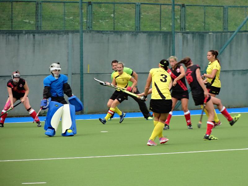 Rakovnické pozemní hokejistky zničily hradeckou Slavii v semifinále play off 10:1.