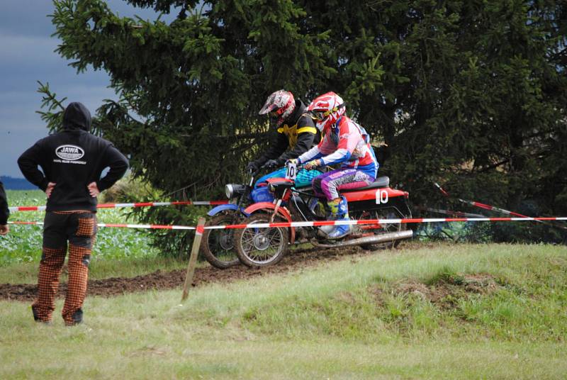 V Pavlíkově se jel jubilejní 20. ročník motokrosového závodu s názvem Konec drapáků v Pavlíkově.