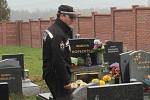 Městští strážníci z Nového Strašecí kontrolují hřbitovy