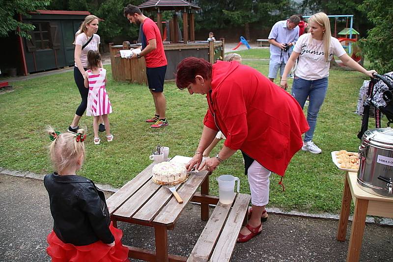 V Mateřské škole Průběžná v Rakovníku se rozloučili slavnostně s předškoláky.