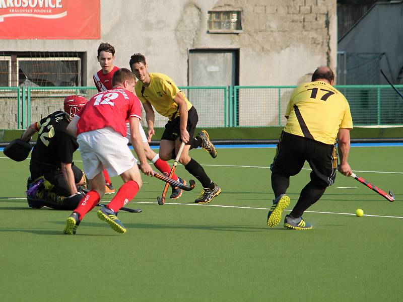 Pozemní hokejisté HC 1972 Rakovník porazili Hradec 5:4.