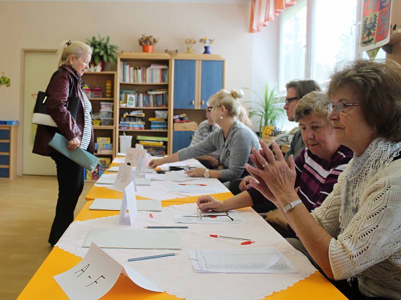 Komunální volby v sobotu. Volební místnost v MŠ Klicperova.