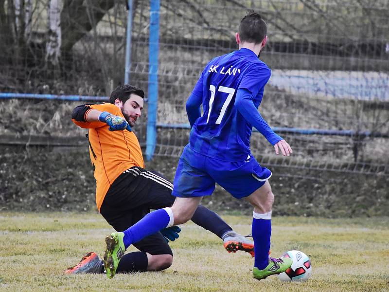 Fotbalisté Lánů smetli v prvním jarním kole okresního přeboru Kněževes 5:1.