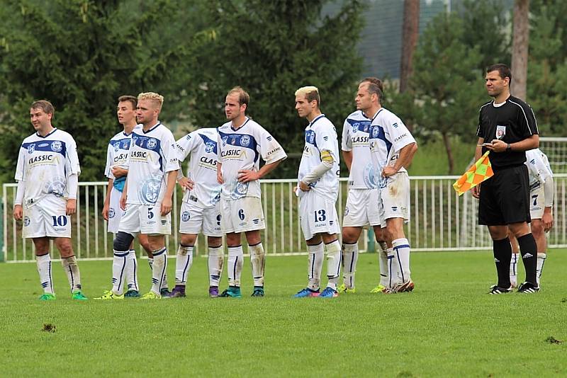 Tatran Rakovník (v růžovém) - SK Kladno 0:1