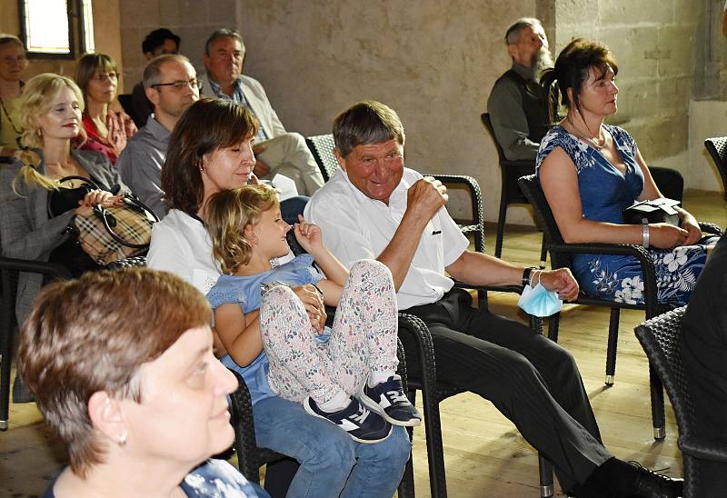 Z vernisáže expozice Emil Egon Fürstenberg a Velká pardubická na hradě Křivoklát.