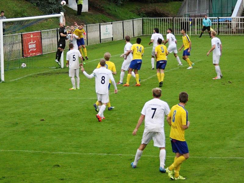 Fotbalisté SK Rakovník v tomto ročníku divize doma poprvé ztratili. Mariánské Lázně porazili až po penaltách, když duel skončil v základní hrací době 2:2.