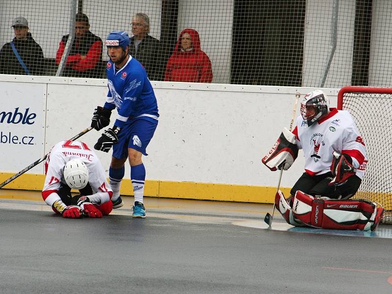 Hokejbalisté HBC Rakovník v druhém kole extraligy podlehli Pardubicím 3:5.