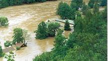 Povodně 2002 v obci Roztoky na Křivoklátsku a v její těsné blízkosti.