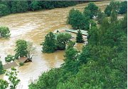 Povodně 2002 v obci Roztoky na Křivoklátsku a její těsné blízkosti.