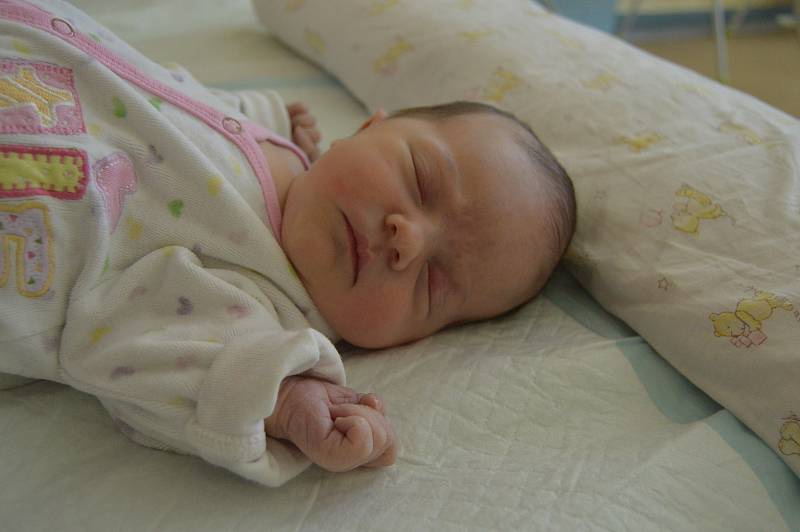 ELIŠKA KUČEROVÁ, LUŽNÁ. Narodila se 16. července 2019. Po porodu vážila 3,4 kg a měřila 51 cm. Rodiče jsou Lenka a Jiří.