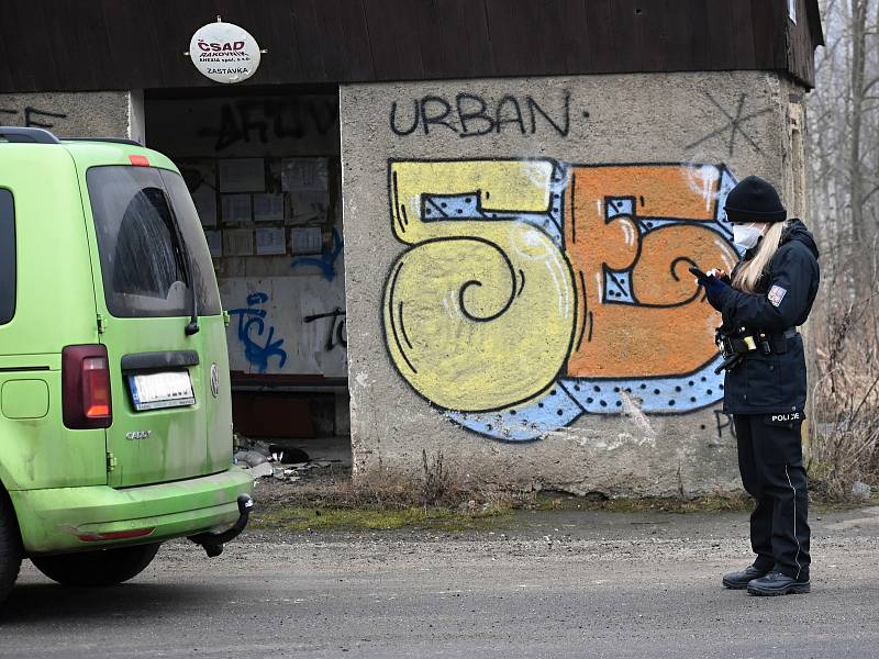 Policejní kontroly na Rakovnicku na hranicích okresů.