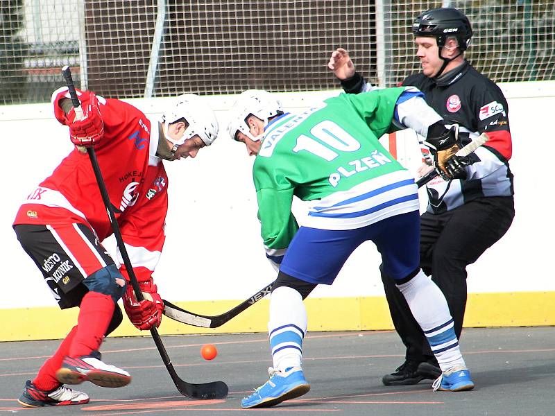 Hokejbalisté HBC Rakovník v prvním jarním kole extraligy nestačili na Plzeň, které podlehli 1:2.