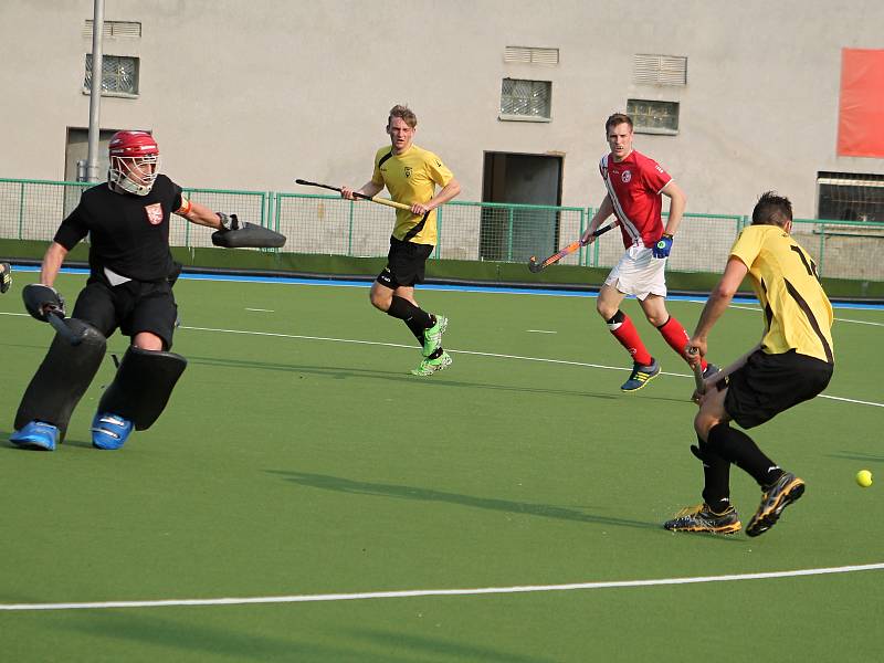 Pozemní hokejisté HC 1972 Rakovník porazili Hradec 5:4.