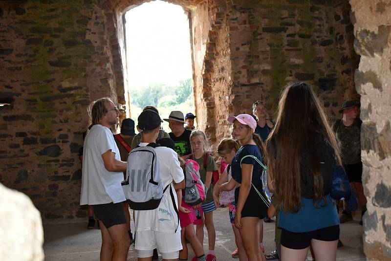 Hrad Krakovec je v létě v obležení turistů. Návštěvnost je srovnatelná s tou loňskou, kdy byla rekordní.