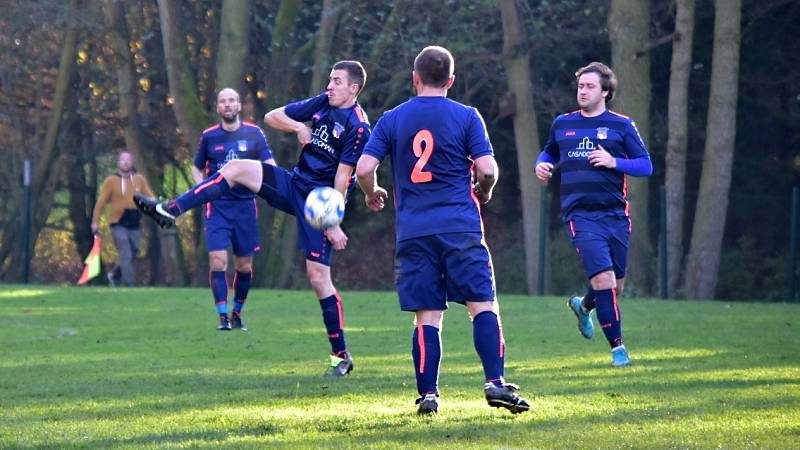 Okresní přebor: Městečko (v modrém) trochu překvapivě doma padlo s Jesenicí 2:4.