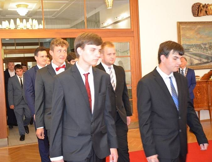 Slavnostní předávání výučních listů absolventům SOU Nové Strašecí.
