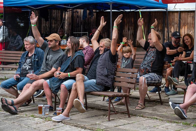 Z tradičního hudebního festivalu Jes-Fest v Jesenici.