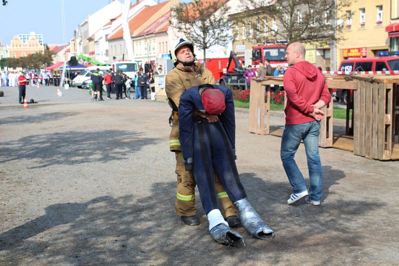 Na rakovnickém náměstí se v sobotu soutěžilo O pohár starosty Krajského sdružení hasičů.