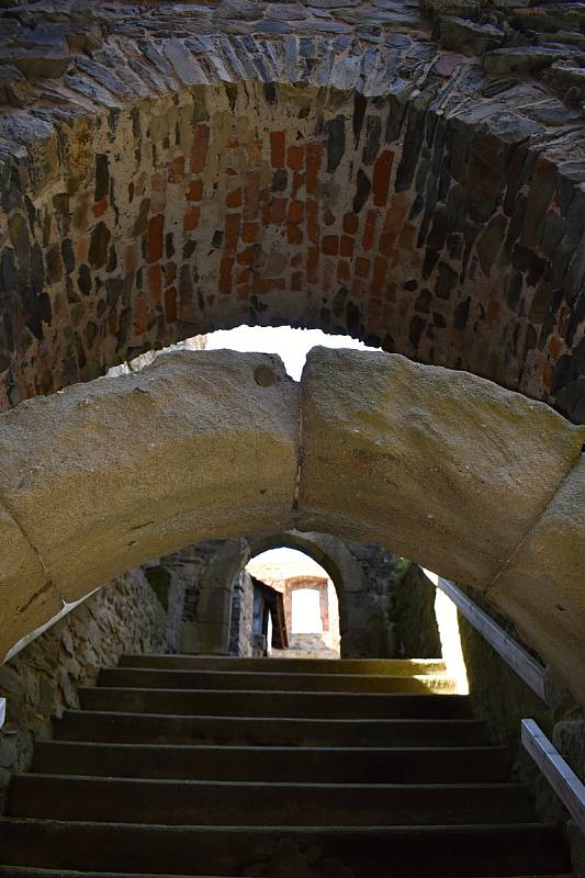 Krásné počasí přilákalo na Krakovec stovky turistů.