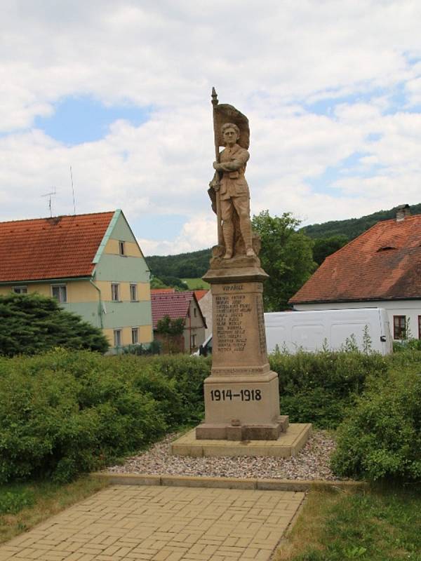 Dobrovolní hasiči ze Smilovic oslavili sto třicet let trvání sboru.