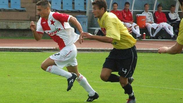 Václav Prošek (vlevo) v  týmovém slávistickém dresu