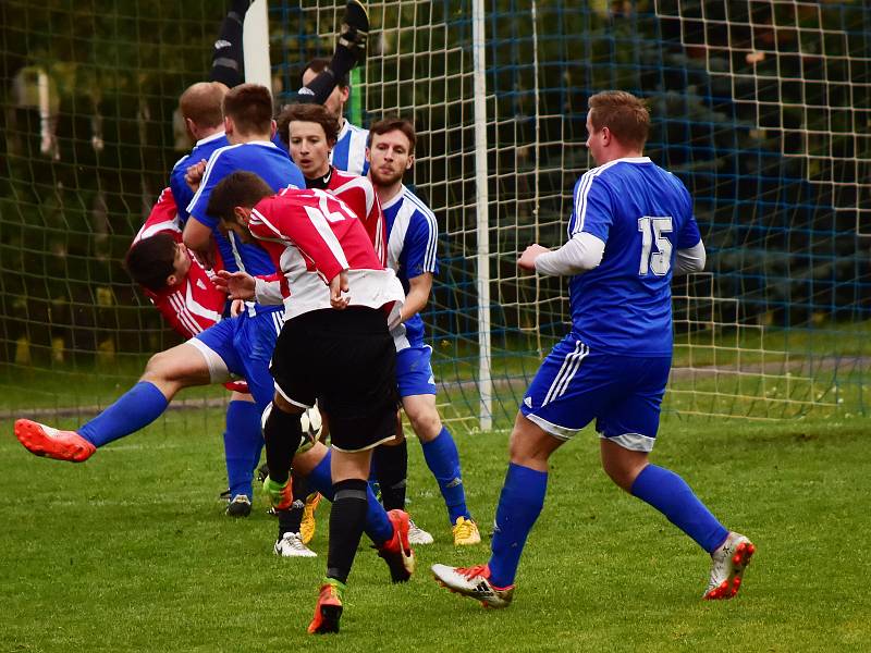 Fotbalisté Zavidova si v závěrečném podzimním kole I. A třídy poradili i s vedoucí Hřebčí.