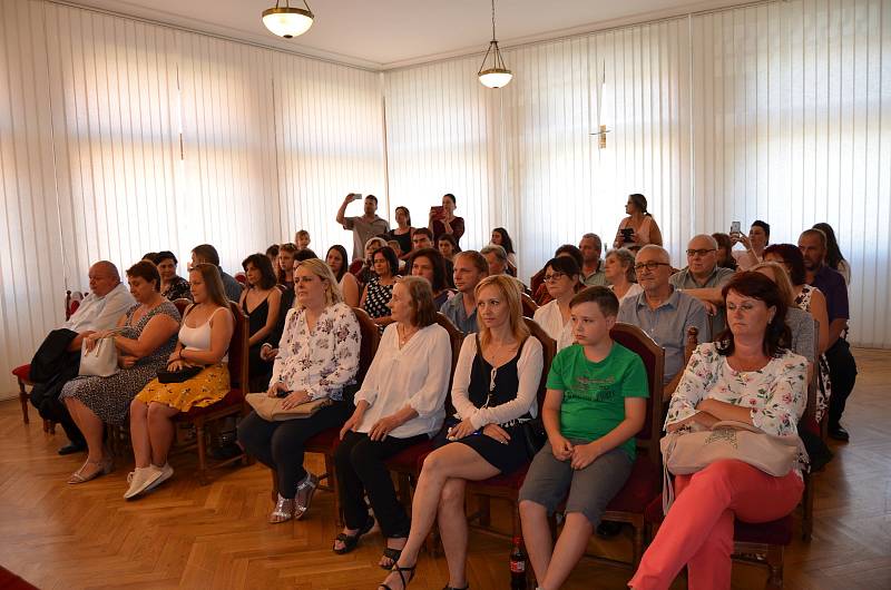 Absolventi Středního odborného učiliště Nové Strašecí si převzali výuční listy.