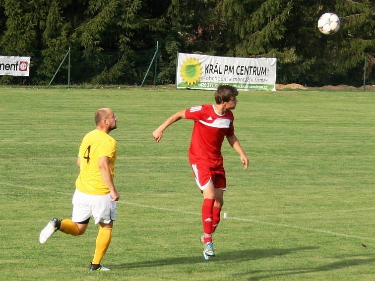 Zavidov (v červeném) sice bojoval a vedl 2:0, ale dál v poháru jdou Tuchlovice, vyhrály 5:2. 