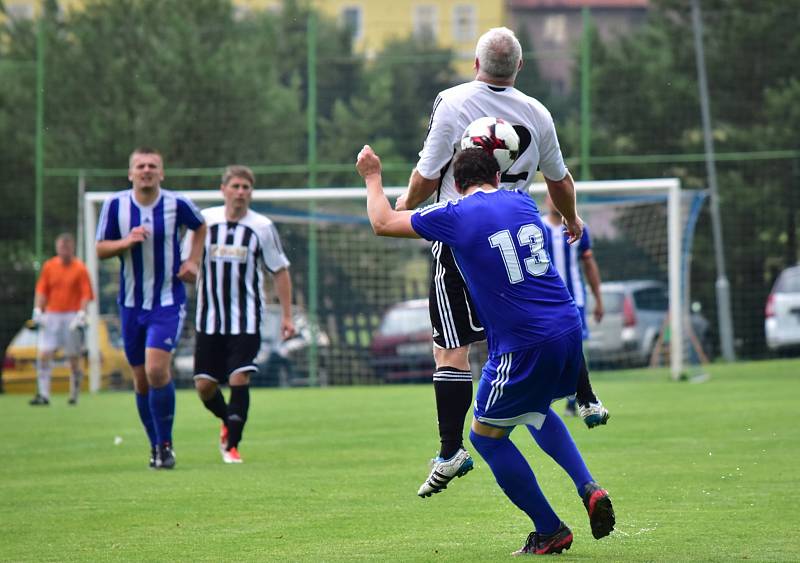 Fotbalisté Zavidova zdolali Černolice 2:1 a udrželi šanci na záchranu I. A třídy.