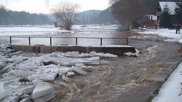 Berounka na Zvíkovci 2.povodňový stupeň leden 2011