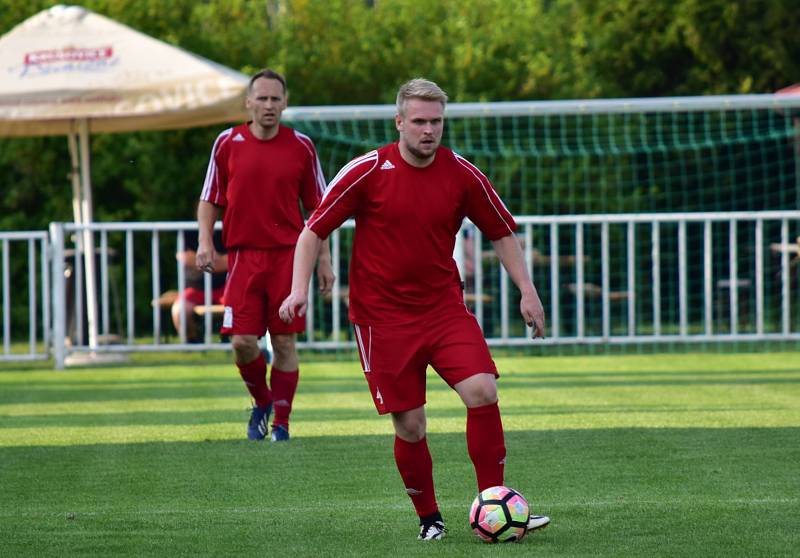 Fotbalisté Nového Strašecí zdolali Rejšice 3:0.