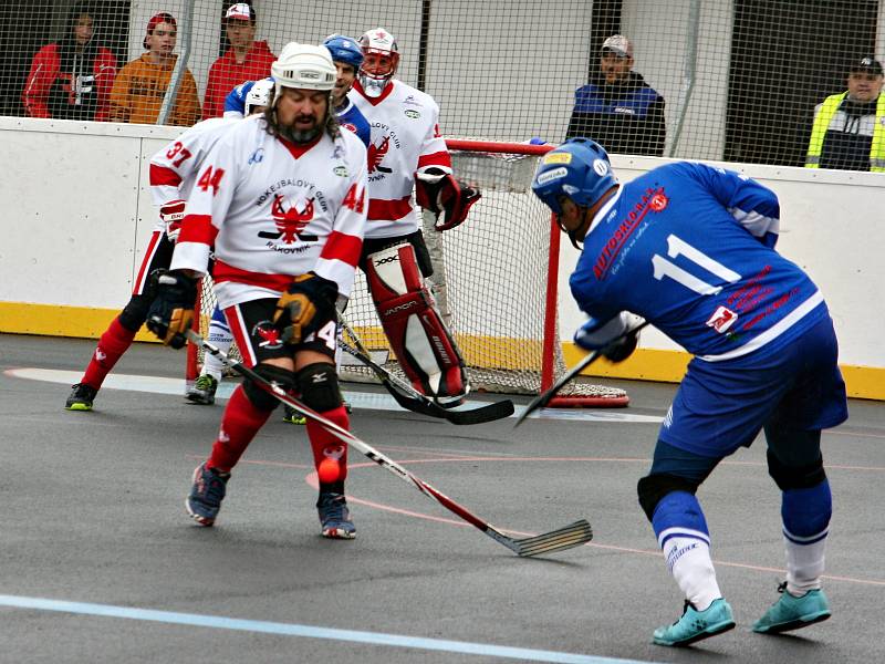 Hokejbalisté HBC Rakovník v druhém kole extraligy podlehli Pardubicím 3:5.