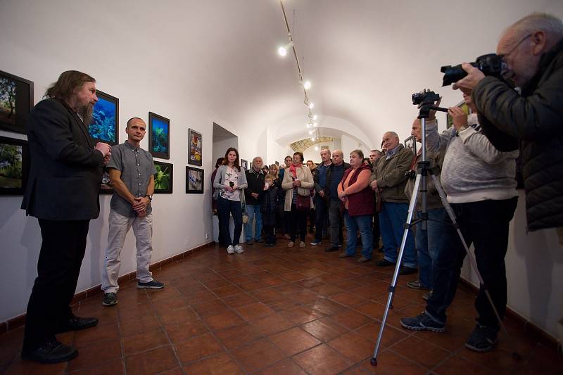 Z vernisáže výstavy fotografií Jiřího Veselého.