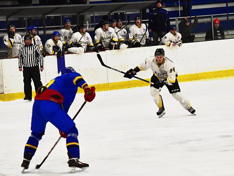 Hokejisté HC Rakovník porazili v prvním čtvrtfinálovém duelu Černošice 5:4.