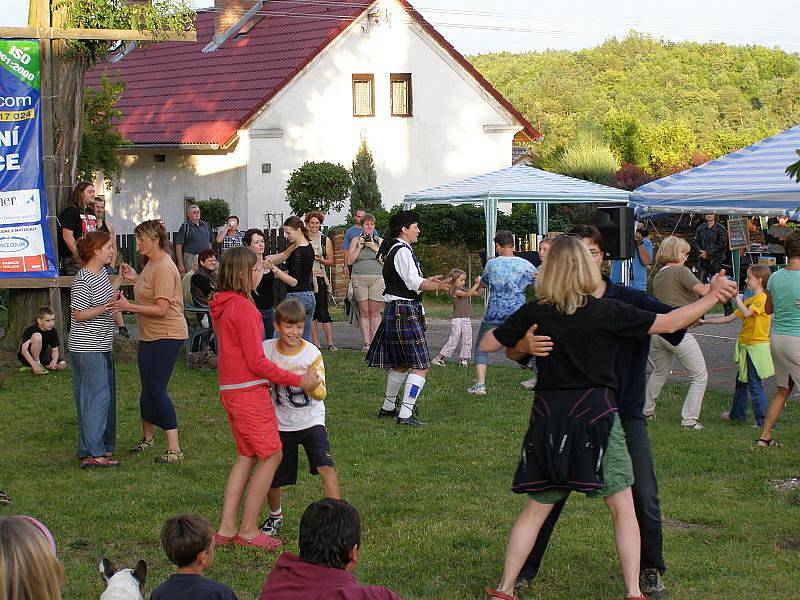 Koncert skotských dudáků a bubeníků. 